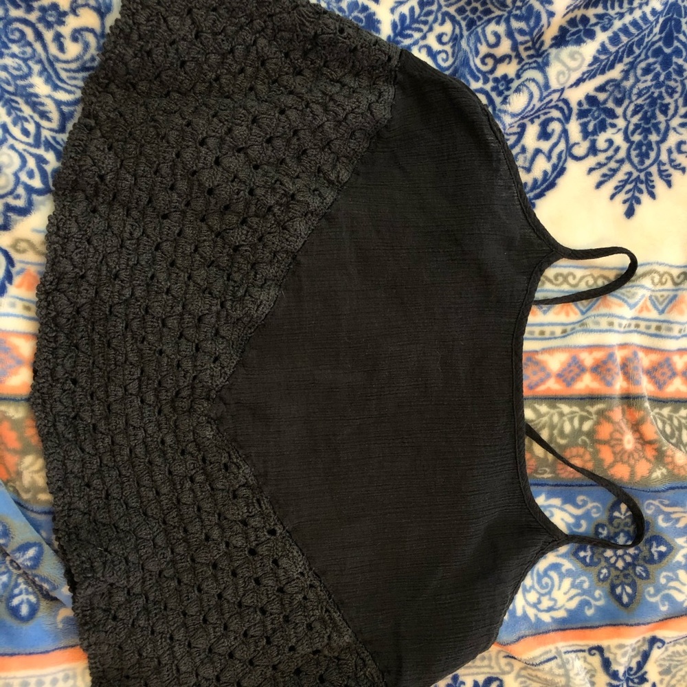 Black Tank Top w Ribbed Design on Bottom - Picture 5 of 5